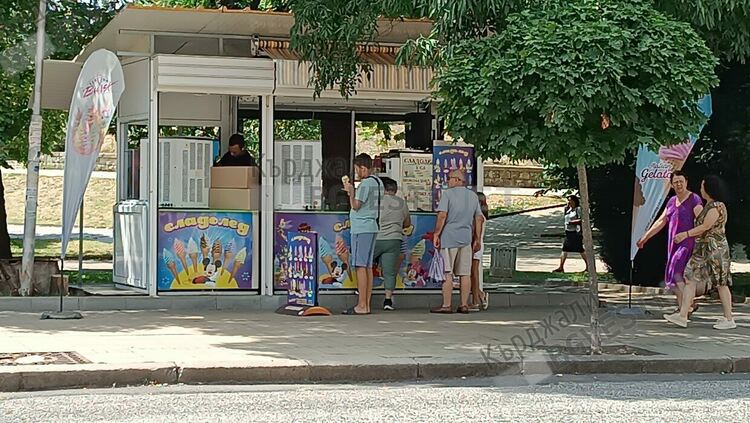 Наплив от кърджалийци за сладолед в жегите, от БАБХ проверяват търговците на открито