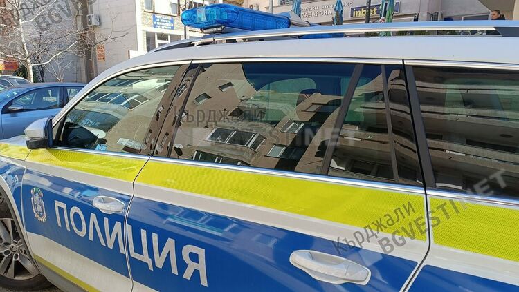 Посред бял ден нападнаха немощен старец във входа му в Кърджали,отнеха му последните сто лева