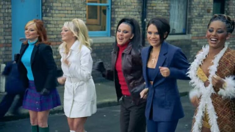 Victoria Beckham намеква за възможно събиране на Spice Girls през 2026 г