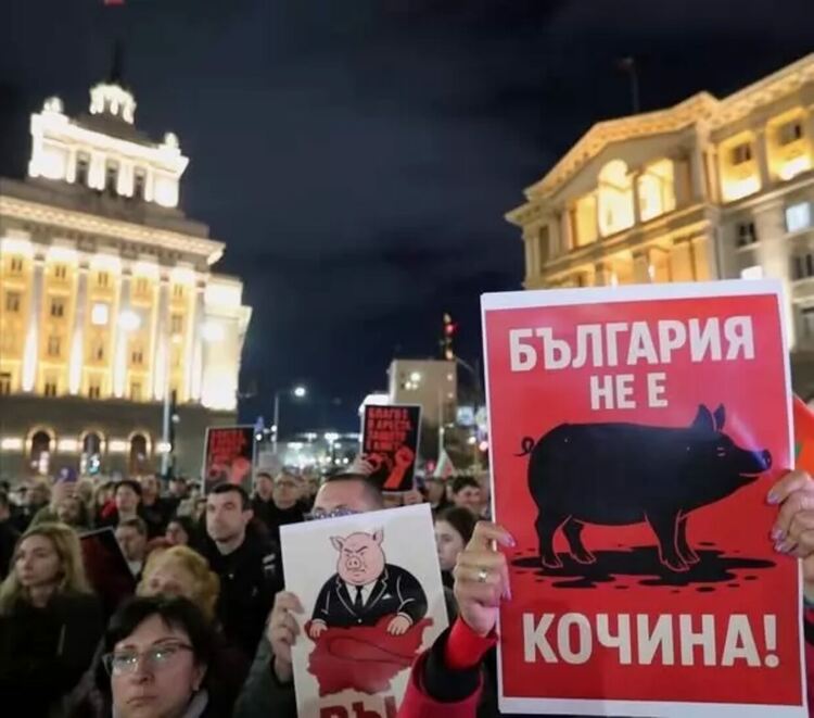 Оформи се безпрецедентен фронт срещу бюджета „прасе касичка“