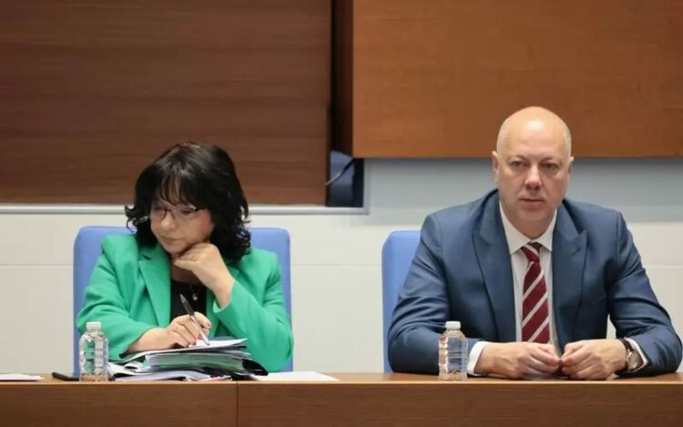 Властта започна да действа като банда от засада