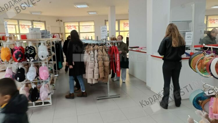 Разграбиха китайския МОЛ до Автогарата за броени дни след публикация на Кърджали бг вести