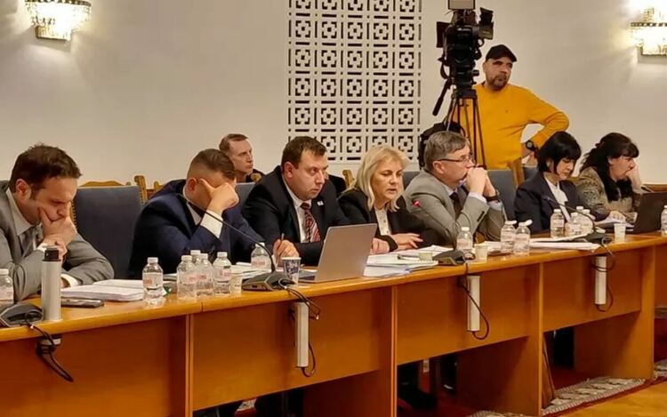Управляващата коалиция се разцепи за скенерите