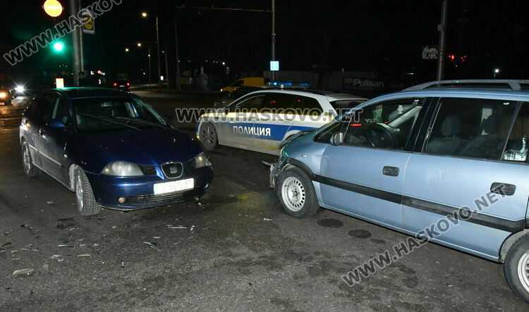 Водач пострада при катастрофа до Цигарената фабрика