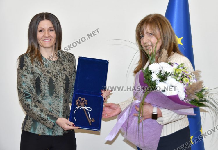 Гинка Райчева смени д-р Стефка Здравкова на поста областен управител на Хасково
