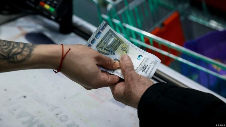 „Магазин за хората“: Схема, която погълна милиони