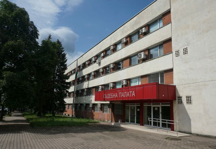 Осъдиха румънец условно за причинена смърт на път за Маказа,карал като бесен