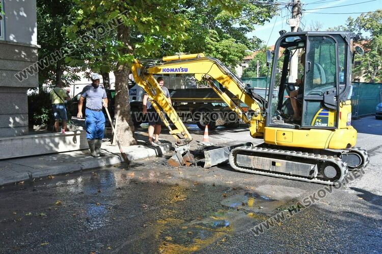 Авария в Димитровград, районът около Неделния пазар остава без вода