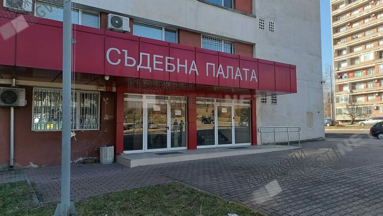 Кърджалийка вилня в „Местни данъци и такси“,вместо да плаща показа „среден пръст“