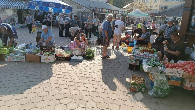 Увеличават се дребните производители на Пазара в Кърджали,тържището отесня