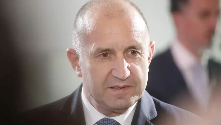 Радев предлага на парламента 8 самолета на САЩ да бъдат разположени в Безмер