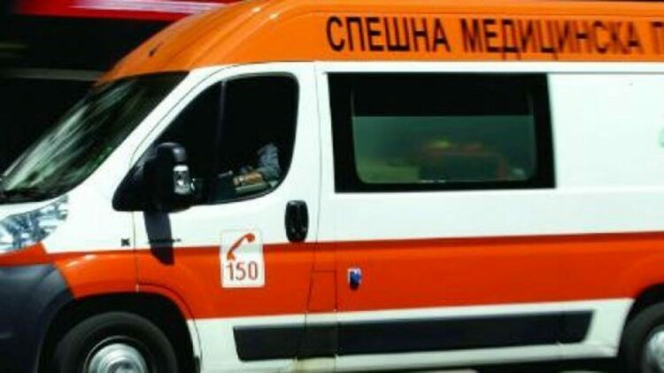 Пешеходец е ударен от автомобил на ул. „Васил Райдовски“ в квартал Устово 
