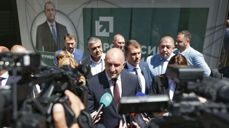 Експрезидентът избра своя кандидат: Радев подкрепи Йотова