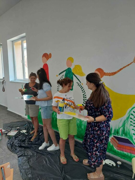 Учители от СУ „Йордан Йовков“ превърнаха ученическа идея във въздействащ стенопис