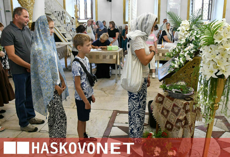 Хасковлии почетоха Голяма Богородица в препълнен храм