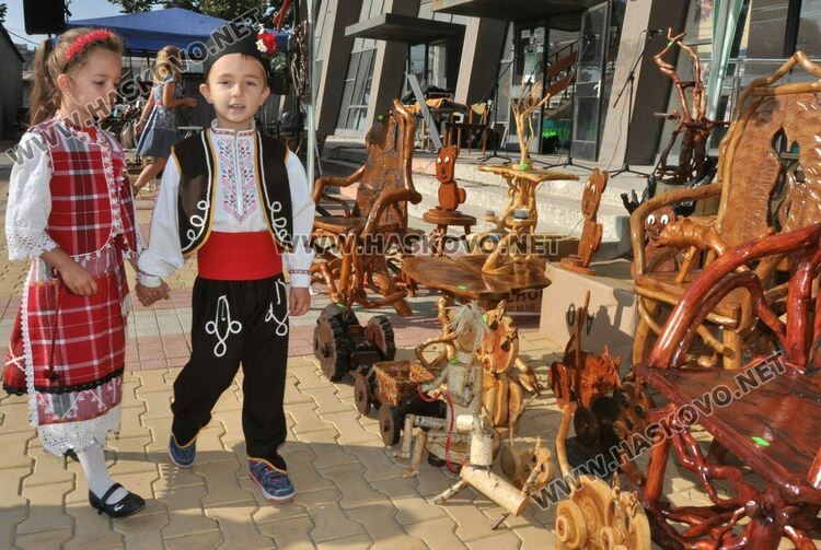 „Алея на занаятите“ връща духа на българските традиции в Димитровград