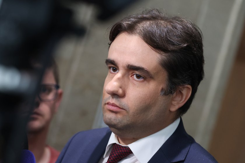 Божанов: Пеевски може да се е престорил на умряла лисица, но още си има прокуратура
