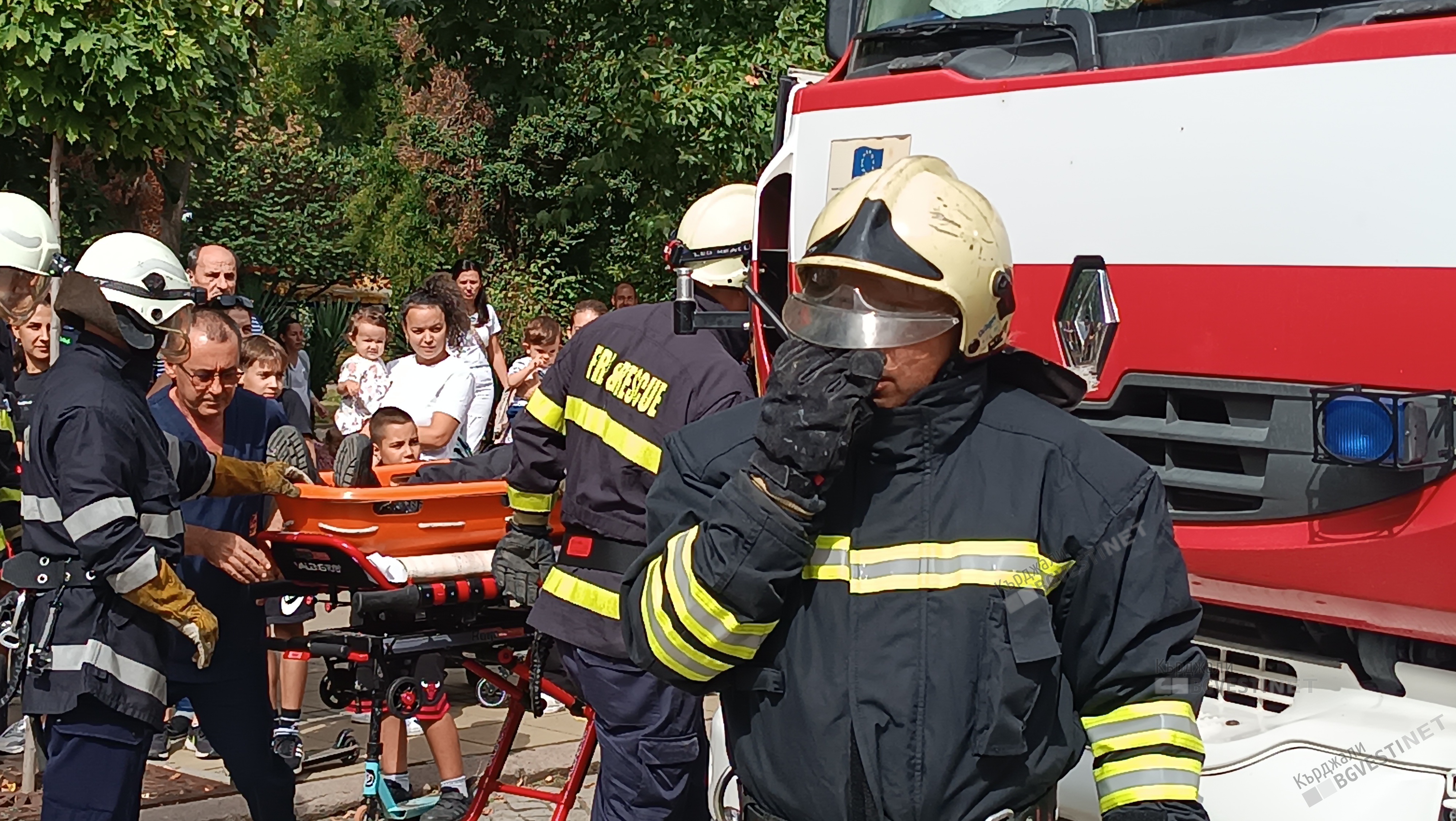 39 огнеборци гасиха 12 пожара в областта през уикенда