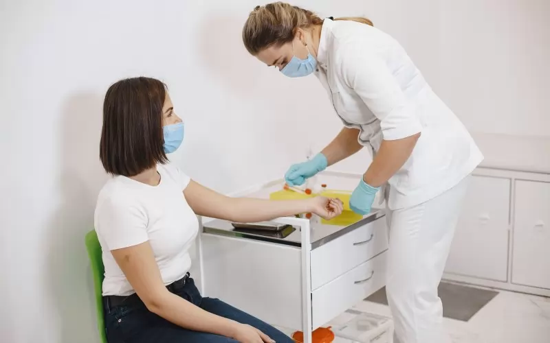 Над 2000 студенти ще учат безплатно срещу договор за работа