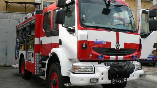 Огнеборци гасиха пожари и оказаха помощ при няколко инцидента в Смолянско