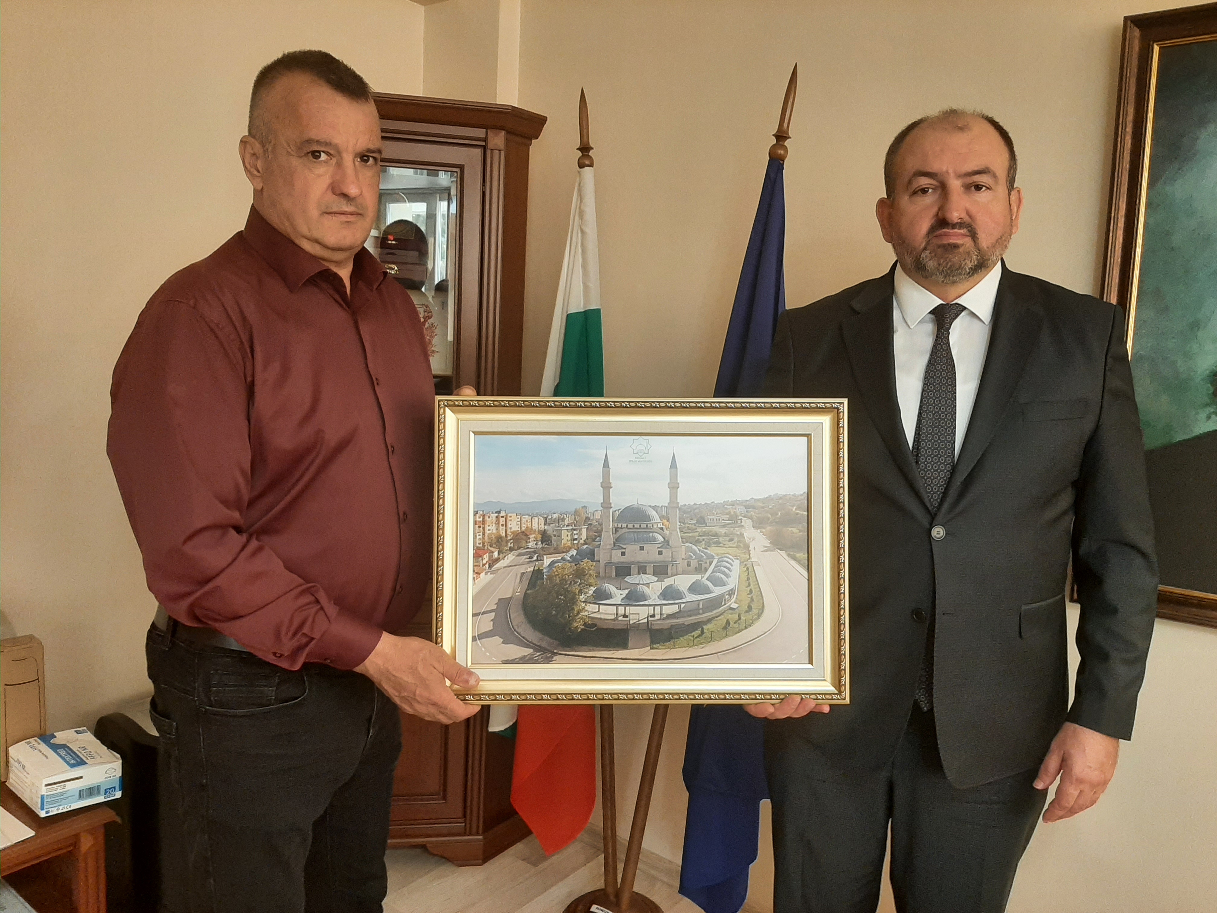Областният управител Бисер Николов проведе среща с районния мюфтия Басри Еминефенди