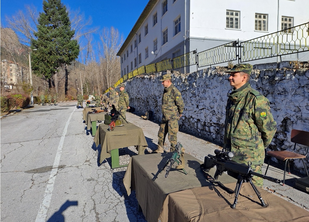 Конкурс за 20 войнишки длъжности е обявен в Смолян