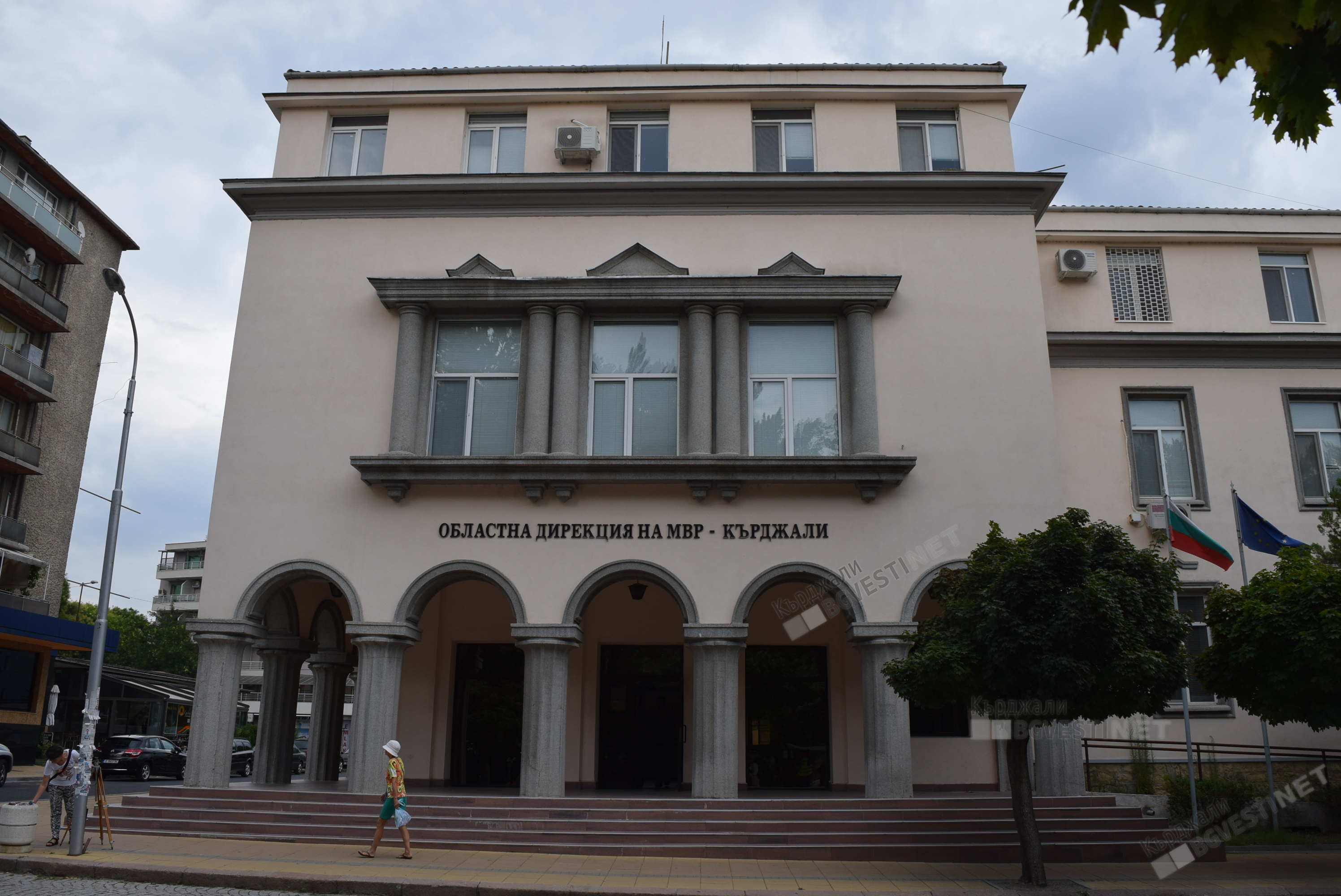 В рамките на днешната полицейска операция са проверени 352 души,трима са задържани