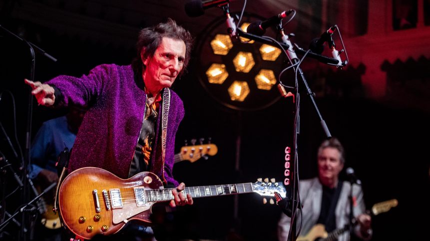 След „Foreign Tongues“ Rolling Stones издават „Loose Lips“