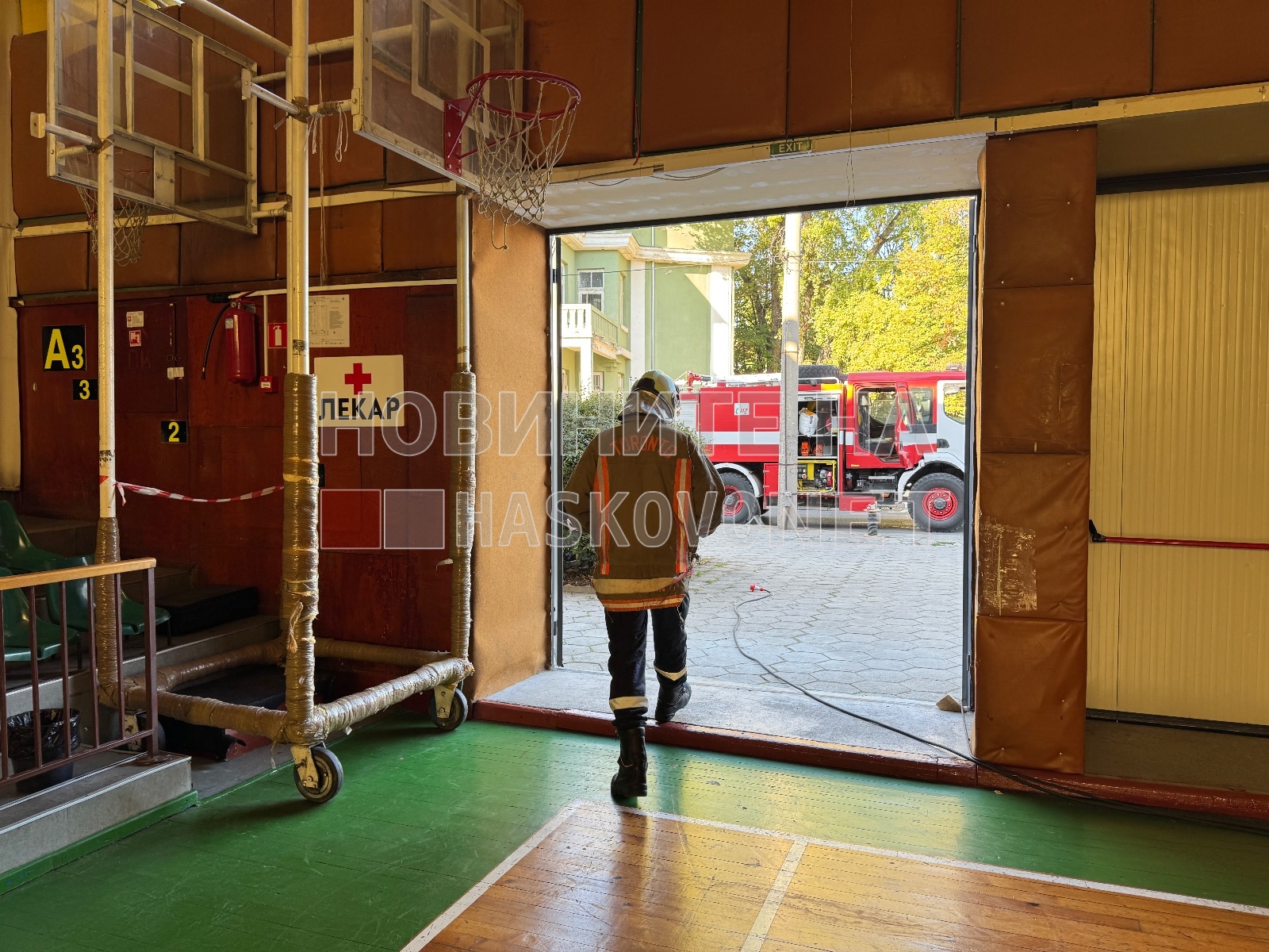 Пожарната в Хасково тества готовността за аварийно захранване в зала „Дружба“ преди изборите