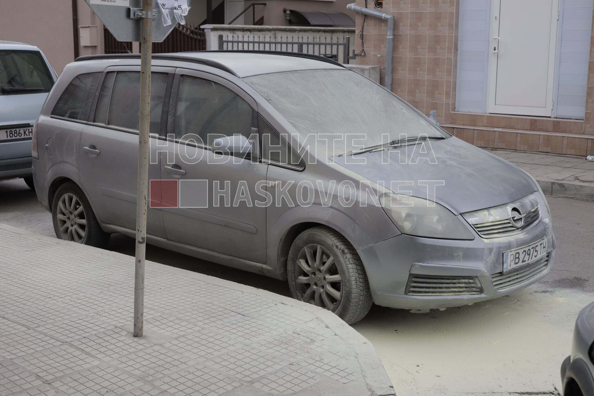 Автомобил пламна при опит за стартиране на двигателя