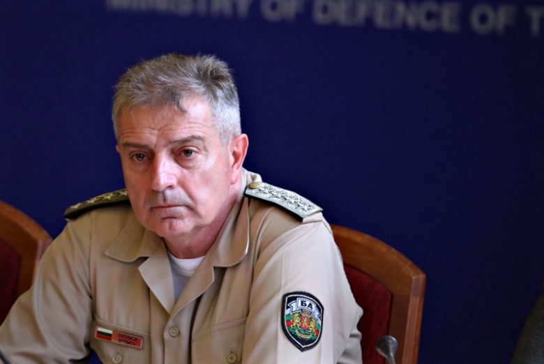 Най-висшият военен напуска в началото на годината. Кой се спряга за поста?