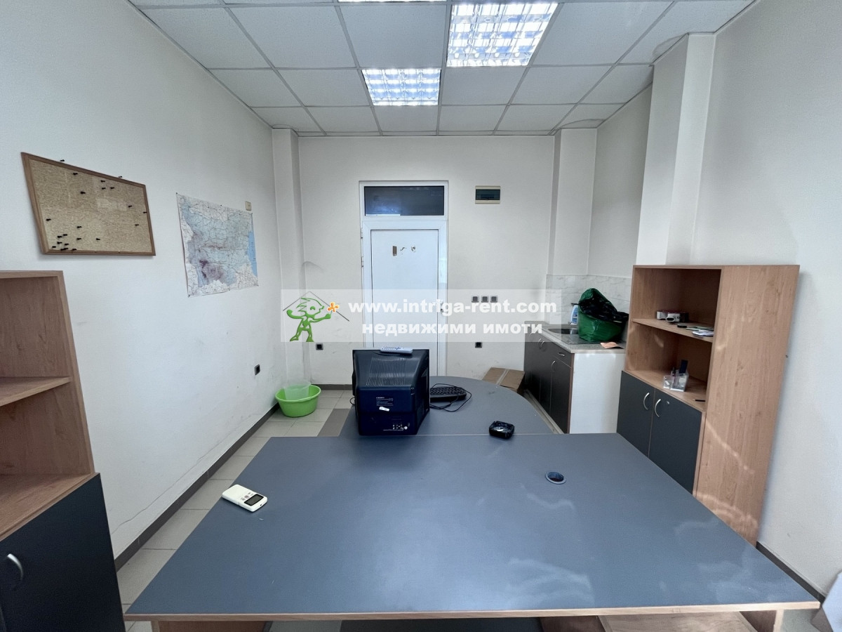 №4002 Офис за продажба в центъра на град Хасково.