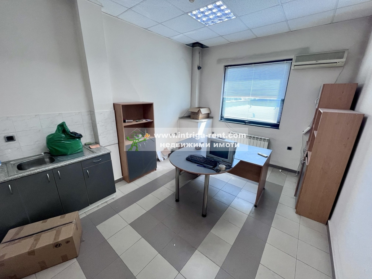 №4002 Офис за продажба в центъра на град Хасково.