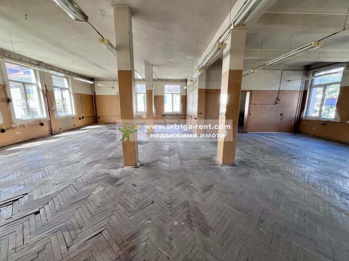 №4003 Голямо помещение за продажба, подходящо за офис или друг вид дейност, център Хасково