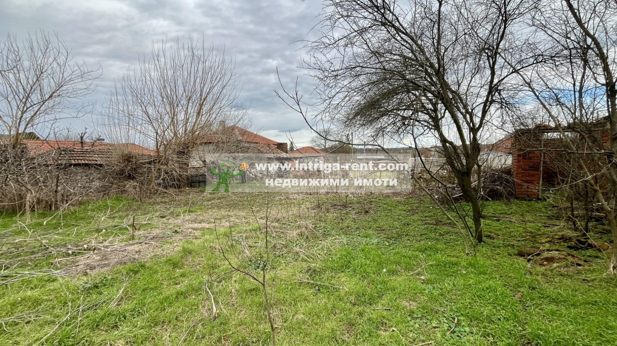 №4064 Стара едноетажна къща и парцел за продажба в село Гарваново, Хасково.
