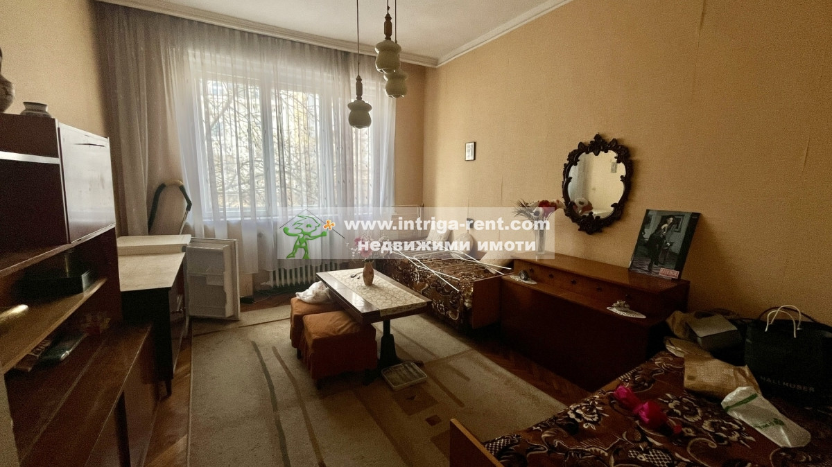 №4082 Двустаен апартамент за продажба в центъра на града,близо до старата часовникова кулa