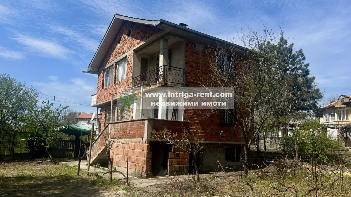 №4083 Двуетажна къща с двор, ток, вода и канализация в село Златополе, общ. Димитровград.