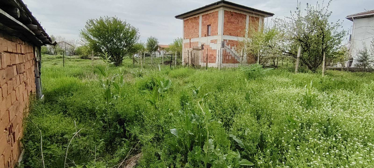 Парцел с вила в Южна индустриална зона,гр. Хасково- само на 90 метра от бул. „Освобождение