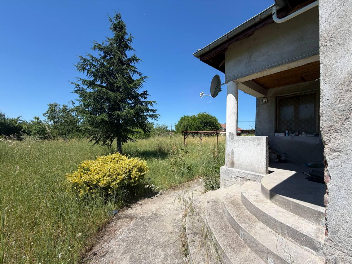Едноетажна къща с лятна кухня в с.Генералово,обл.Хасково