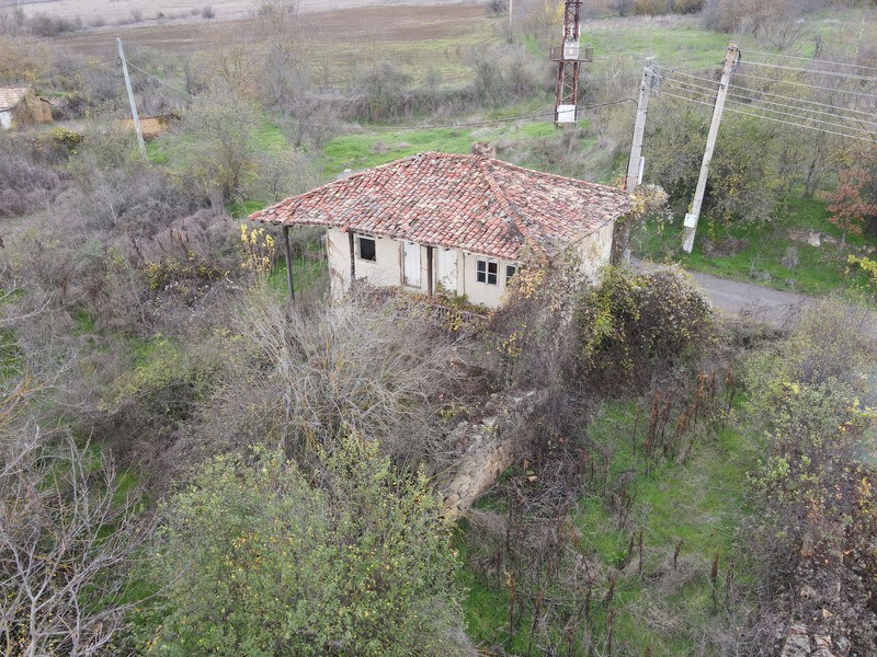 Продавам къща в с. Ловец