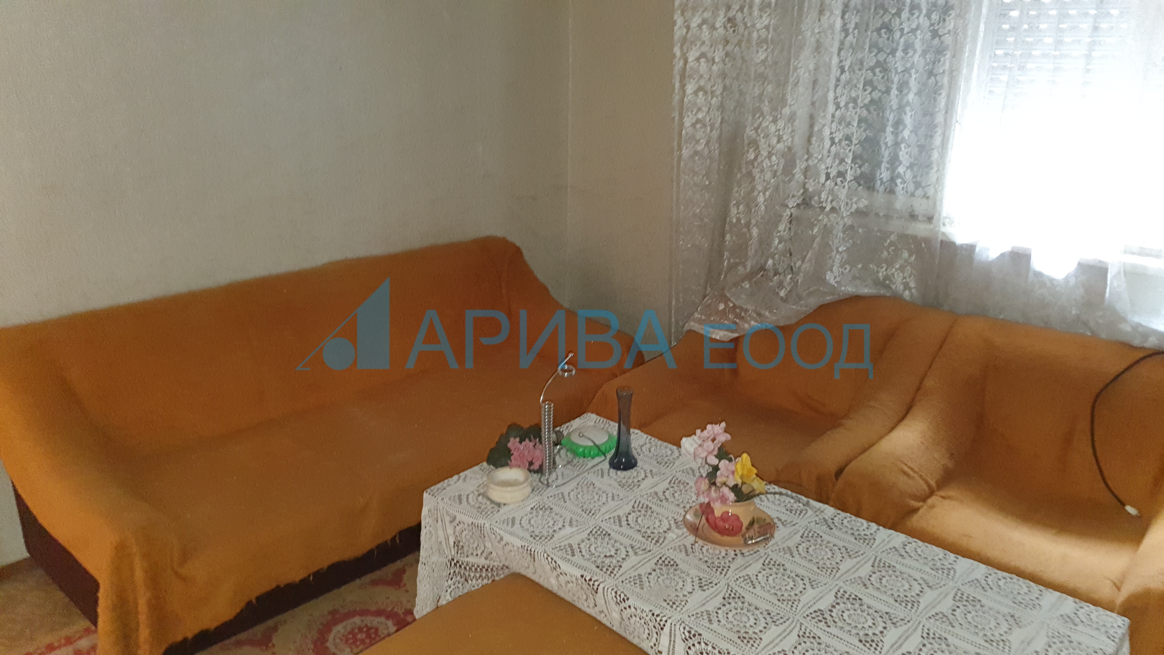Самостоятелна двуетажна къща с гараж в Хасково, кв. Младежки хълм