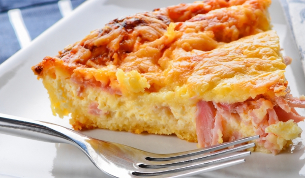 Пирог с извара и шунка