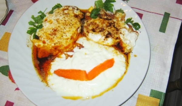 Яйца по панагюрски с гарнитура