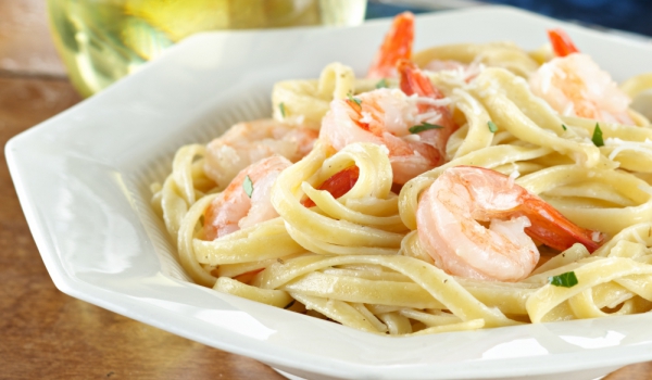 Фетучини със скариди, каперси и риган