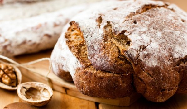 Хляб със орехи