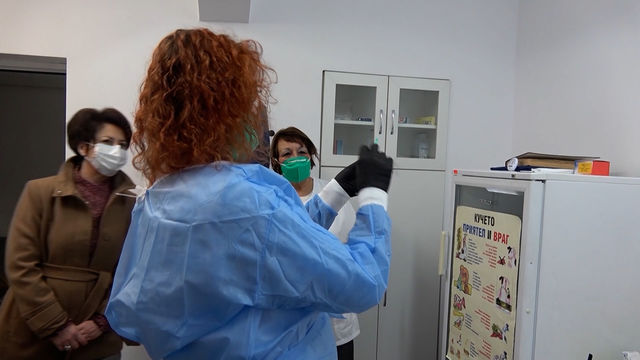 200 медици от Смолянска област получават ваксина, да се готвят социалните домове